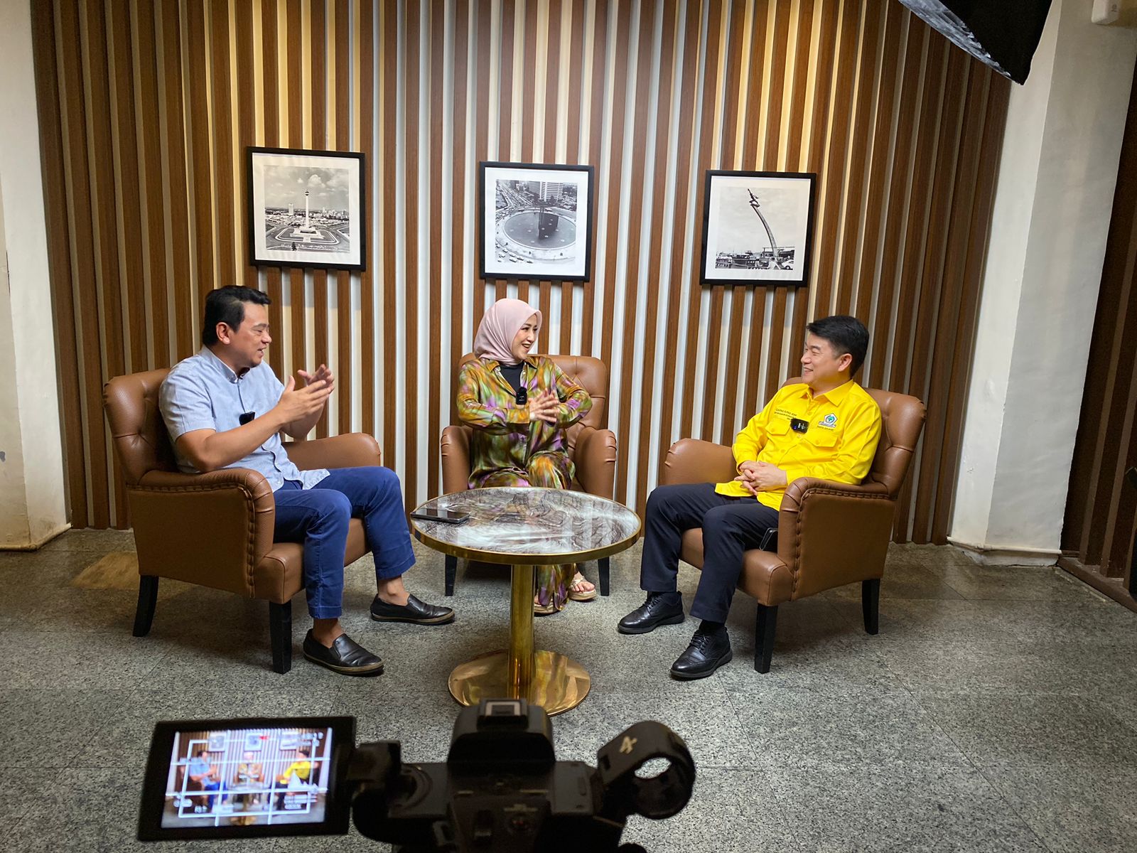 Calon anggota legislatif (caleg) Chong Sung Kim dalam salah satu program Podcast Hanya Disini (PHD) 4K Forum Keadilan, di kafe Malacca Toast, Juanda, Jakarta Pusat, Kamis 1/2/2024 | Ari Kurniansyah/Forum Keadilan