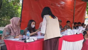 Petugas KPPS Pemilu 2024. | Charlie Adolf Lumban Tobing/Forum Keadilan