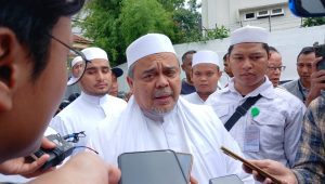 Rizieq Shihab memberi keterangan kepada awak media setelah melakukan pencoblosan, Rabu, 14/2/24. | Syahrul Baihaqi/Forum Keadilan