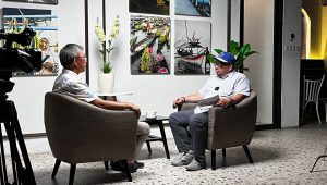 Pengamat politik sekaligus aktivis, Jerry Sumampouw saat diskusi di Ngopi Bareng Darwin (Ngopdar) Forum Keadilan, Senin 5/2/2024. I Merinda Faradianti/Forum Keadilan