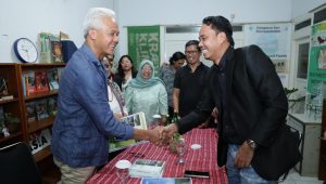 Calon presiden (capres) nomor urut 3 Ganjar Pranowo berkunjung ke Kantor Walhi, Jakarta Selatan, Kamis, 8/2/2024 | ist