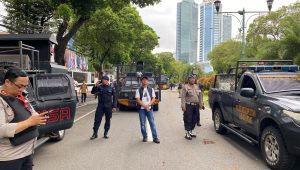 Situasi sebelum penyampaian pendapat, kawasan Gedung KPU RI, Menteng, Jakarta Pusat, Jumat, 16/2/2024 | Ari Kurniansyah/Forum Keadilan