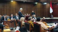 Ganjar Pranowo memberikan kata sambutan di sidang pemeriksaan pendahuluan sengketa Pilpres 2024 di Gedung MK, Jakarta Pusat, Rabu, 27/3/2024. I Syahrul Baihaqi/Forum Keadilan