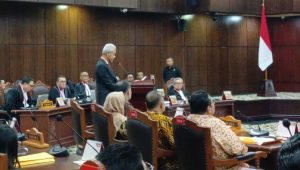 Ganjar Pranowo memberikan kata sambutan di sidang pemeriksaan pendahuluan sengketa Pilpres 2024 di Gedung MK, Jakarta Pusat, Rabu, 27/3/2024. I Syahrul Baihaqi/Forum Keadilan
