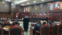 Kuasa Hukum KPU Hifdzil Alim dalam sidang sengketa Perselisihan Hasil Pemilihan Umum (PHPU) Pilpres 2024 yang dilangsungkan di Gedung Mahkamah Konstitusi, Jakarta Pusat, Kamis, 28/3/2024 | Syahrul Baihaqi/Forum Keadilan