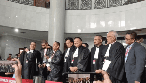 Anggota Tim Hukum Pembela Prabowo Subianto-Gibran Rakabuming Raka, Hotman Paris Hutapea dalam konferensi pers di Gedung MK, Jakarta Pusat, Rabu, 27/3/2024. | Syahrul Baihaqi/Forum Keadilan