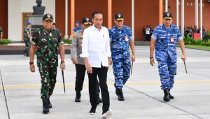 Presiden Jokowi saat bertolak menuju Jawa Timur melalui Pangkalan TNI AU Halim Perdanakusuma, Jakarta, Jumat, 8/3/2024 | BPMI Setpres