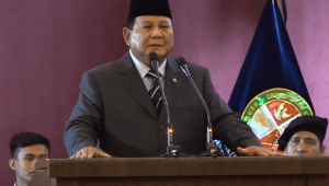 Menhan RI Prabowo Subianto ketika menghadiri wisuda Universitas Kebangsaan Republik Indonesia (UKRI) di Kota Bandung, Jawa Barat, Kamis, 29/2/2024 | YouTube KANG DEDI MULYADI CHANNEL