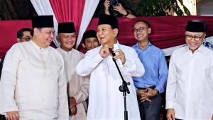 Prabowo Subianto menyampaikan pidato kemenangan setelah ditetapkan sebagai pemenang Pilpres 2024 oleh KPU didampingi elite Tim Kampanye Nasional (TKN) Prabowo-Gibran di kediamannya di Kertanegara IV, Jakarta, Rabu, 20/3/2024 malam. | Instagram @prabowo.gibran2