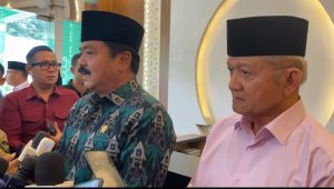 Menko Polhukam Hadi Tjahjanto (kiri) dan Sekretaris Jenderal Majelis MUI Buya Anwar Abbas usai melakukan pertemuan di kantor MUI, Menteng, Jakarta Pusat, Selasa 5/3/2024. I Ari Kurniansyah/Forum Keadilan