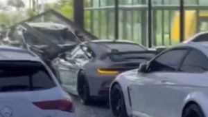 Tangkapan layar video viral Xpander Tabrak Porsche. I Ist