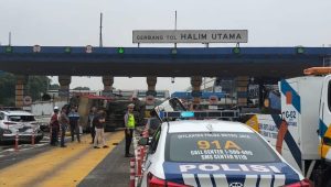 Kecelakaan beruntun di Gerbang Tol Halim, Rabu 27/3/2024. I Dok. Polda Metro Jaya