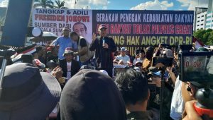 Din Syamsudin saat berorasi di atas panggung aksi demo di didepan Gedung DPR/MPR RI, Jakarta, Selasa 19/3/2024 | Novia Suhari/Forum Keadilan
