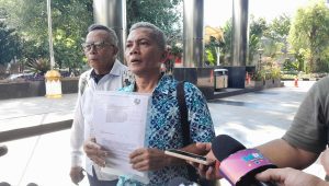 Sekretaris Indonesia Audit Watch (IAW) Iskandar Sitorus meminta Komisi Pemberantasan Korupsi (KPK) untuk melanjutkan pemeriksaan terhadap lima Gubernur Indonesia yang diduga tersangkut kasus aliran dana melalui sistem keuangan PT Asuransi Bangun Askrida (PT ABA) | Novia Suhari/Forum Keadilan
