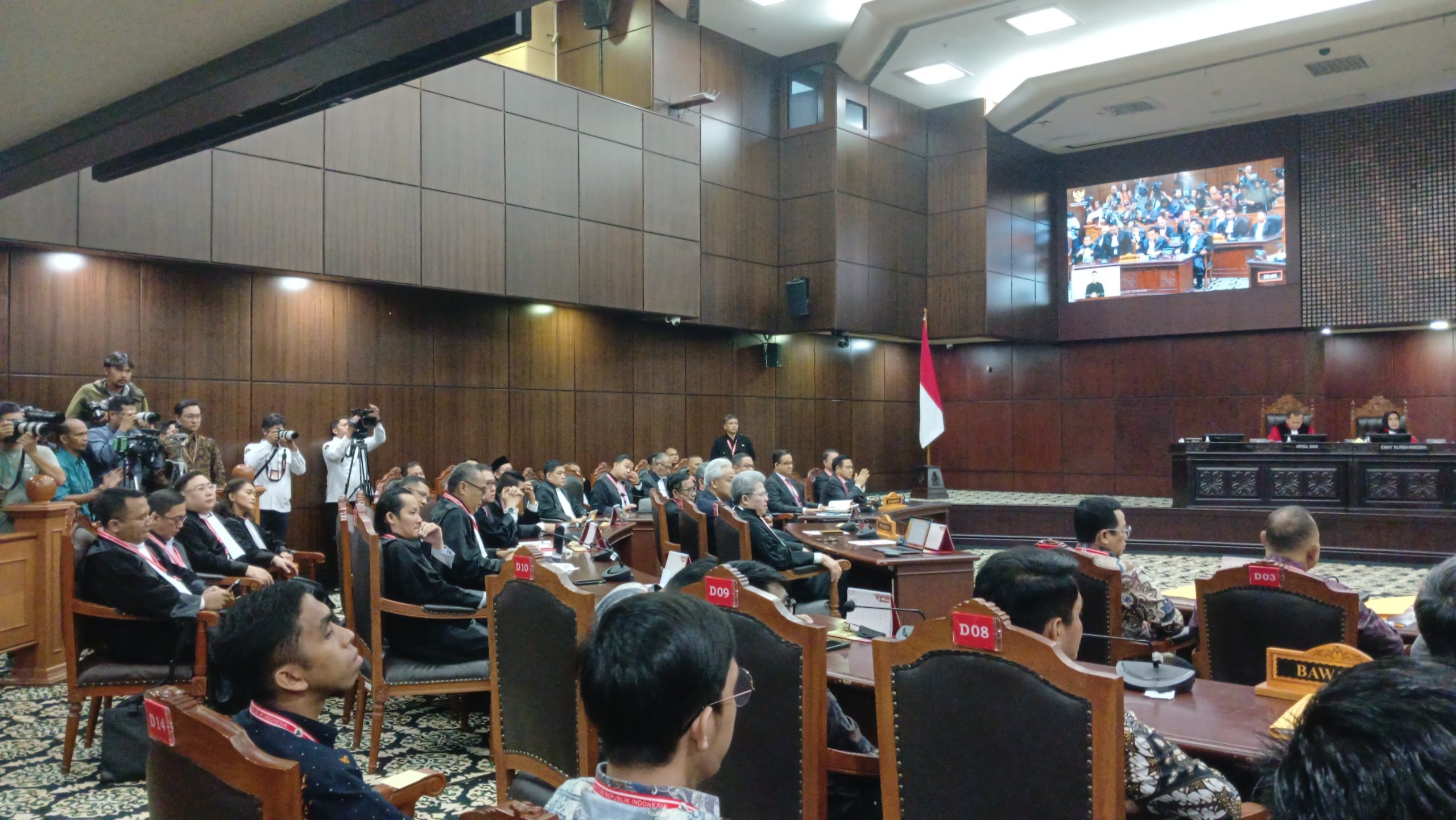 MK Tidak Temukan Bukti Penyaluran Bansos dari Presiden Untungkan Paslon 02