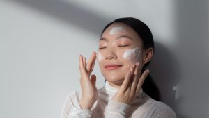 Ilustrasi Melakukan Skin care | Ist