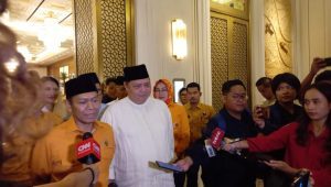 Ketua Umum Partai Golkar Airlangga Hartarto saat konferensi pers di Hotel Four Season Jakarta, Gatot Subroto, Jakarta Selatan, Selasa, 2/4/2024.