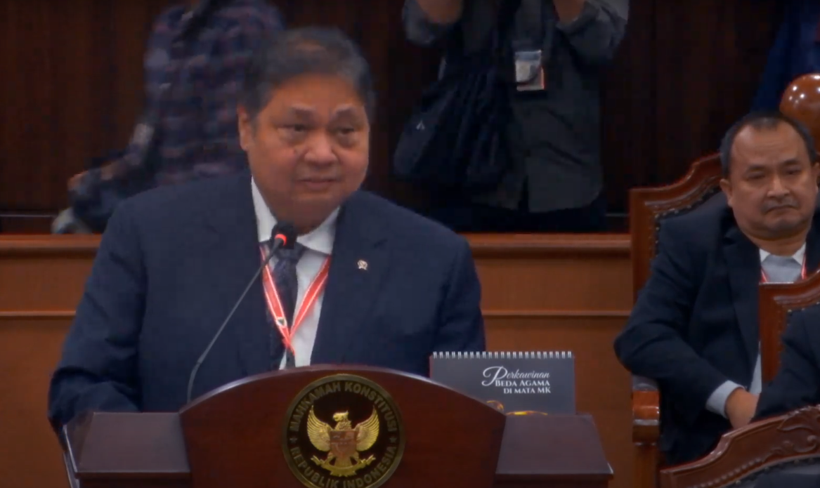 MK Nyatakan Bagi-bagi Bansos Airlangga saat Kampanye Tak Langgar UU Pemilu