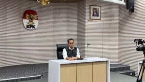 Kepala Bagian (Kabag) Pemberitaan Komisi Pemberantasan Korupsi (KPK) Ali Fikri saat memberikan keterangan terkait kasus korupsi Bupati Sidoarjo Ahmad Muhdlor Ali alias Gus Muhdlor di Gedung Merah Putih KPK, Rabu, 24/4/2024 | Merinda Faradianti/Forum Keadilan