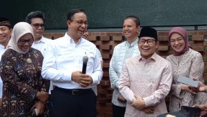 Anies Baswedan dan Muhaimin Iskandar saat konferensi pers usai pembubaran Timnas AMIN, di Lebak Bulus, Jakarta Selatan, Selasa, 30/4/2024.