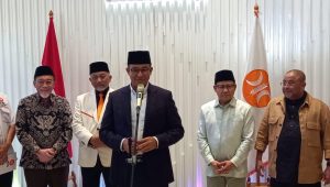 Capres nomor urut 1 Anies Baswedan saat konferensi pers di Gedung DPP PKS, Jalan TB Simatupang, Jakarta Selatan, Selasa, 23/4/2024.