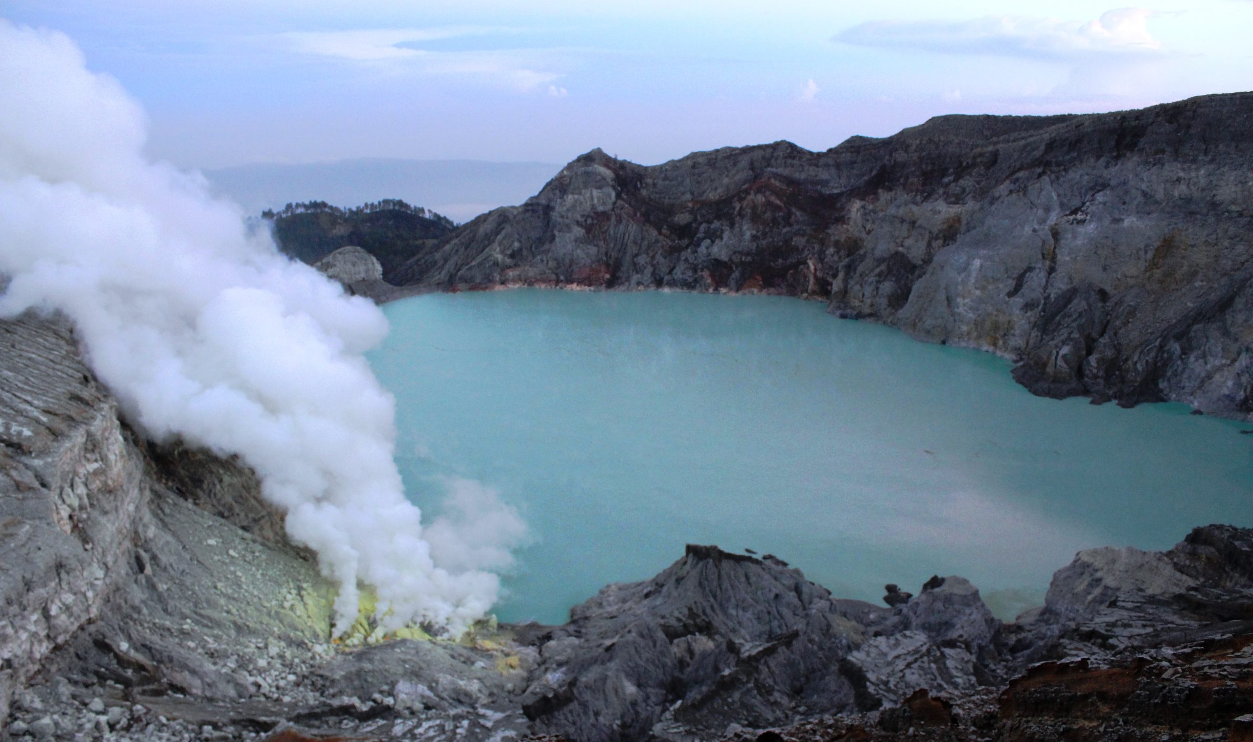 Turis Asal China Meninggal Dunia Usai Jatuh ke Jurang Kawah Ijen