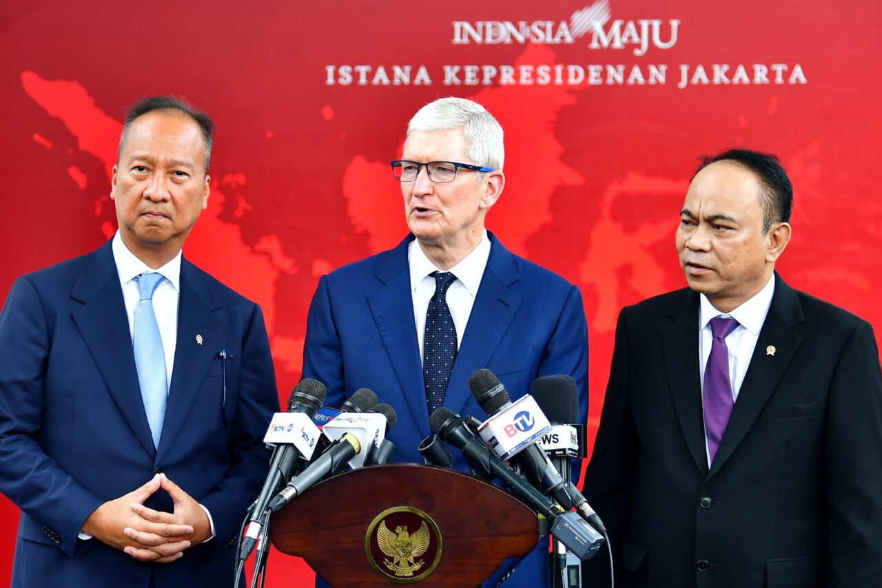 Jokowi Minta Apple Bangun Pabrik di Indonesia, Tim Cook Bilang Begini