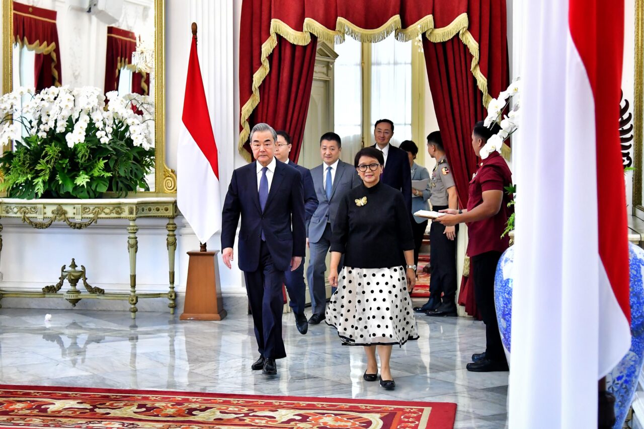 Menlu Cina Wang Yi Temui Jokowi di Istana Negara