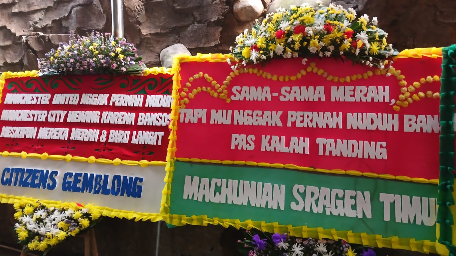 Karangan bunga ini datang menjelang pembacaan putusan perkara perselisihan hasil pemilihan umum (PHPU) Pilpres 2024 yang akan digelar pada Senin, 22/4/24. | Syahrul Baihaqi/Forum Keadilan
