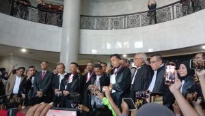 Kuasa Hukum Prabowo Subianto-Gibran Rakabuming Raka usai sidang putusan sengketa Pilpres 2024 di Gedung MK, Jakarta Pusat, Senin, 22/4/2024 | Syahrul Baihaqi/Forum Keadilan