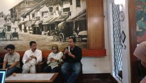 Peneliti Perludem Fadli Ramdhanil (pojok kanan) memaparkan catatan Perludem atas putusan PHPU Pilpres 2024 di Jakarta, Rabu, 24/4/24. | Syahrul Baihaqi/Forum Keadilan