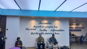 Staf ahli Kominfo memberi keterangan tentang perkembangan internet di Indonesia di Gedung Kominfo, Jakarta Pusat, Jumat, 26/4/2024 | Novia Suhari/Forum Keadilan