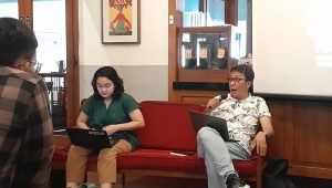 Dr Ahmad Sofian (Kanan), Violla Reninda (Kiri), dalam diskusi publik bersama KontraS, di Kedia Tjikini, Jakarta Pusat, 30/4/24. | Novia Suhari/Forum Keadilan
