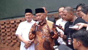 Presiden PKS Ahmad Syaikhu usai menghadiri acara pembubaran Timnas AMIN di kediaman Anies Baswedan, Lebak Bulus, Jakarta Selatan, Selasa, 30/4/2024. | M.Hafid/Forum Keadilan
