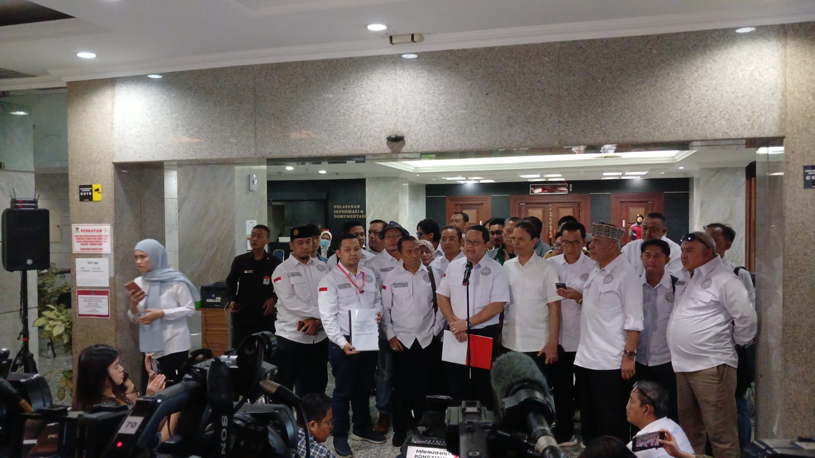 Tim Hukum Amin Berikan 35 Bukti Tambahan ke MK