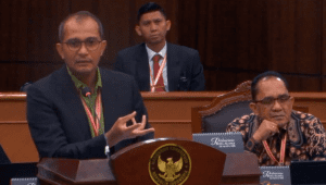 Ahli dari kubu paslon nomor urut 02 Prabowo Subianto-Gibran Rakabuming Raka, Edward Omar Sharif Hiariej atau Eddy Hiariej, dalam sidang sengketa Perselisihan Hasil Pemilihan Umum (PHPU) Pilpres 2024 di Gedung Mahkamah Konstitusi, Jakarta Pusat, Kamis, 4/4/2024 | YouTube Mahkamah Konstitusi