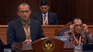Ahli dari kubu paslon nomor urut 02 Prabowo Subianto-Gibran Rakabuming Raka, Edward Omar Sharif Hiariej atau Eddy Hiariej, dalam sidang sengketa Perselisihan Hasil Pemilihan Umum (PHPU) Pilpres 2024 di Gedung Mahkamah Konstitusi, Jakarta Pusat, Kamis, 4/4/2024 | YouTube Mahkamah Konstitusi