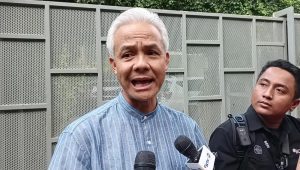 Capres nomor urut 3 Ganjar Pranowo usai menemui Ketua Umum PDIP Megawati Soekarno Putri di Teuku Umar, Jakarta Pusat, Selasa, 16/4/2024.