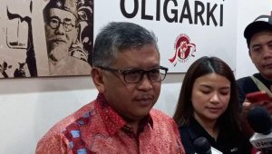 Sekjen PDIP Hasto Kristiyanto saat konferensi pers di kawasan Menteng, Jakarta Pusat, Kamis, 18/4/2024.