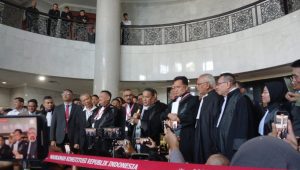 Kuasa Hukum Prabowo Subianto-Gibran Rakabuming Raka usai sidang putusan sengketa Pilpres 2024 di Gedung MK, Jakarta Pusat, Senin, 22/4/2024 | Syahrul Baihaqi/Forum Keadilan