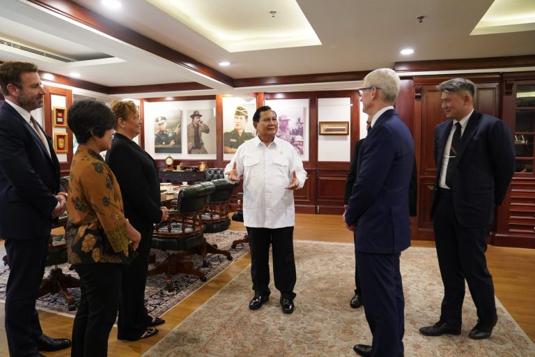 Setelah Bertemu Jokowi, CEO Apple Temui Prabowo di Kemhan