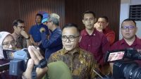 MenPan-RB Azwar Anas usai konferensi pers di Gedung Kominfo, Jakarta Pusat, Rabu, 17/4/2024 | M. Hafid/Forum Keadilan