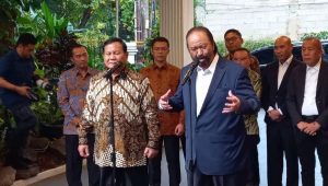 Presiden terpilih Prabowo Subianto dan Ketua Umum Partai NasDem Surya Paloh saat konferensi pers di kediamannya, Kartanegara, nomor 4, Jakarta Selatan, Kamis, 25/4/2024 | M. Hafid/Forum Keadilan