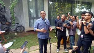 Anies Baswedan saat konferensi pers di kediamannya di Lebak Bulus, Jakarta Selatan, Selasa, 7/5/2024 | M. Hafid/Forum Keadilan
