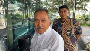 Anggota Dewan Pengawas (Dewas) Komisi Pemberantasan Korupsi (KPK) Syamsuddin Haris, saat tiba di gedung KPK lama, Kuningan, Jakarta Selatan, Jumat, 17/5/2024 | Ari Kurniansyah/Forum Keadilan