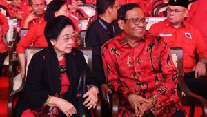 Megawati dan Mahfud MD duduk bersama di acara Rakrenas V PDIP, Jumat, 24/5/2024. I M. Hafid/Forum Keadilan