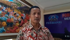 Peneliti Formappi, Lucius Karus, di Kantor Formappi, Jakarta Pusat, Senin, 13/5/24. | Novia Suhari/Forum Keadilan