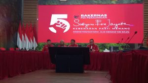 Ketua DPP PDIP Djarot Syaiful Hidayat saat konferensi pers di Kantor DPP PDIP di Menteng, Jakarta Pusat, Kamis, 16/5/2024. | M.Hafid/Forum Keadilan
