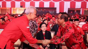 Megawati Soekarnoputri bersama Ganjar Pranowo dan Mahfud MD di Rakernas V PDIP, Jumat 24/5/2024. I M. Hafid/Forum Keadilan