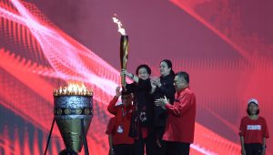 Megawati menyalakan obor di Rakernas PDIP, Jumat, 24/5/2024. I M.Hafid/Forum Keadilan